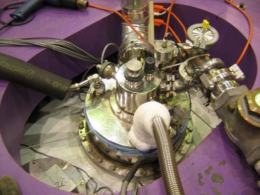 cryostat top 2