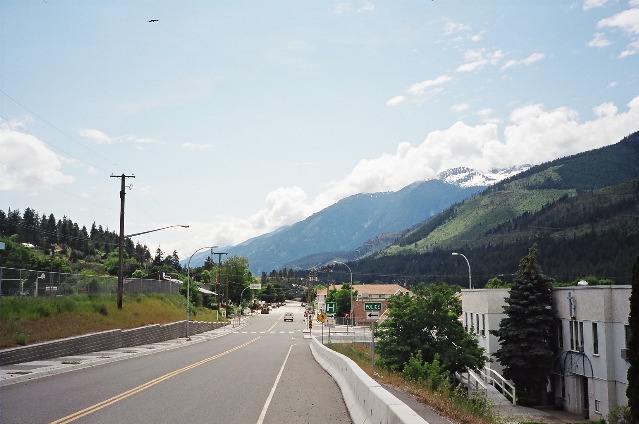 same place, looking South. Note snow on mountain